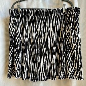 Serra Black and White Skort XL
